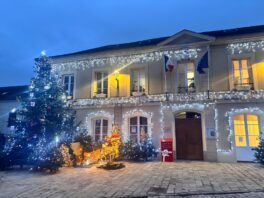 LA MAIRIE SE PARE DE LUMIÈRES DE NOËL